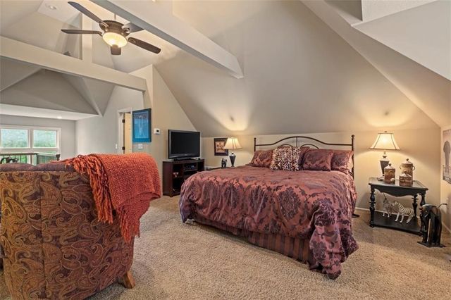 425 NE Saint Andrews Circle, Lee's Summit, MO 64064