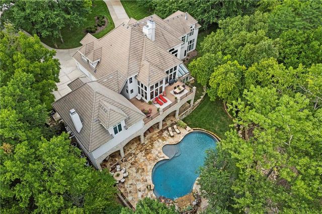 425 NE Saint Andrews Circle, Lee's Summit, MO 64064