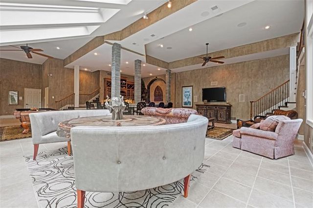 425 NE Saint Andrews Circle, Lee's Summit, MO 64064