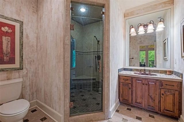 425 NE Saint Andrews Circle, Lee's Summit, MO 64064