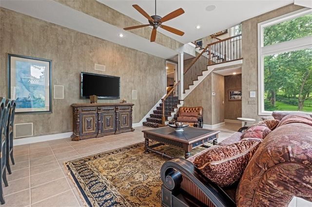 425 NE Saint Andrews Circle, Lee's Summit, MO 64064