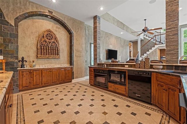 425 NE Saint Andrews Circle, Lee's Summit, MO 64064