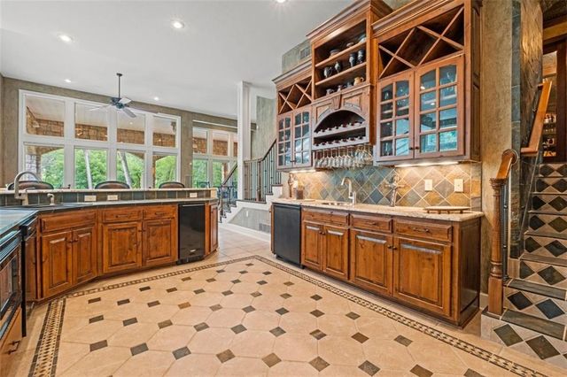 425 NE Saint Andrews Circle, Lee's Summit, MO 64064