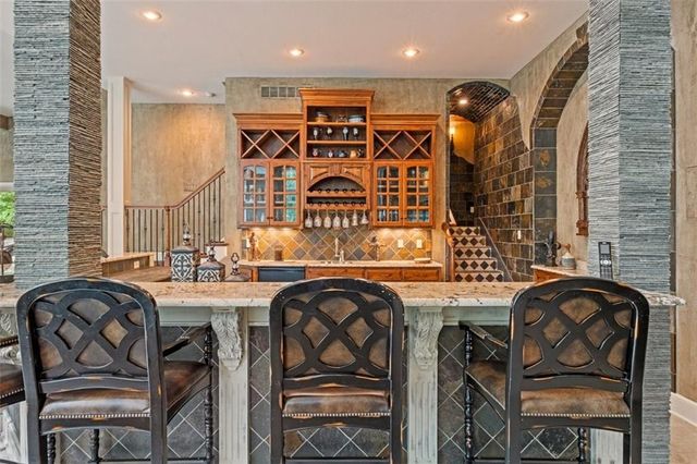 425 NE Saint Andrews Circle, Lee's Summit, MO 64064