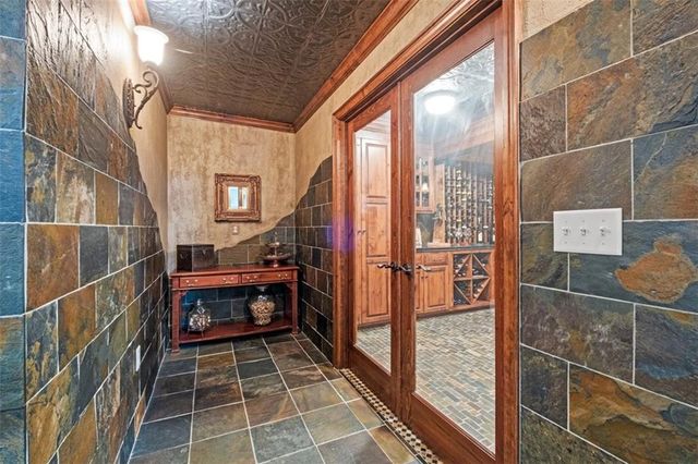425 NE Saint Andrews Circle, Lee's Summit, MO 64064