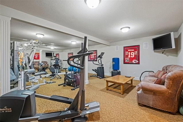 425 NE Saint Andrews Circle, Lee's Summit, MO 64064