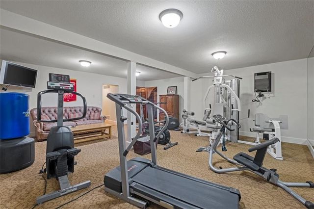 425 NE Saint Andrews Circle, Lee's Summit, MO 64064