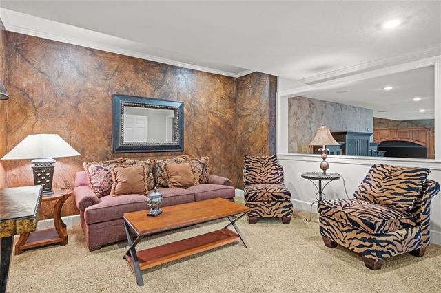 425 NE Saint Andrews Circle, Lee's Summit, MO 64064