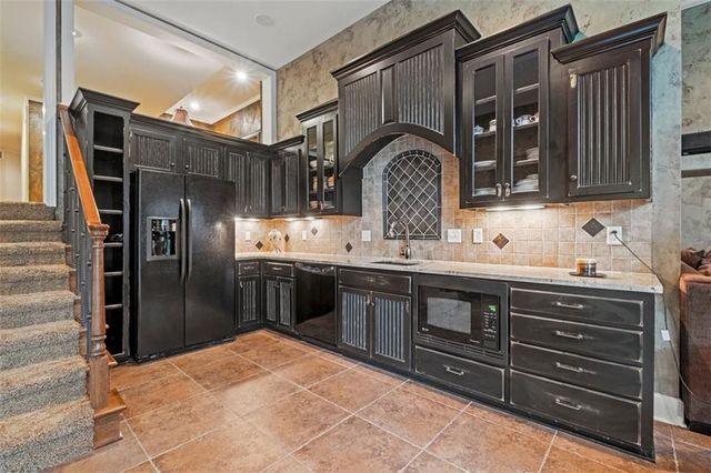 425 NE Saint Andrews Circle, Lee's Summit, MO 64064