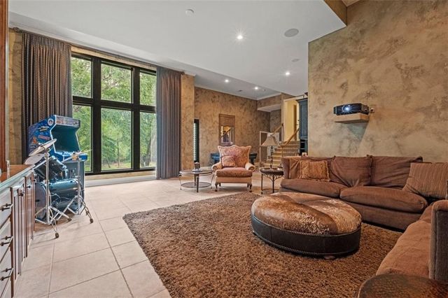 425 NE Saint Andrews Circle, Lee's Summit, MO 64064