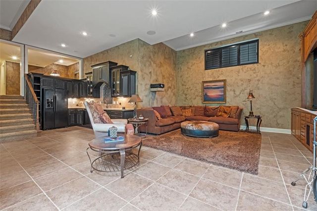 425 NE Saint Andrews Circle, Lee's Summit, MO 64064