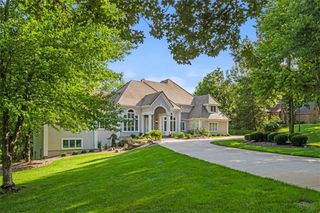 425 NE Saint Andrews Circle, Lee's Summit, MO 64064
