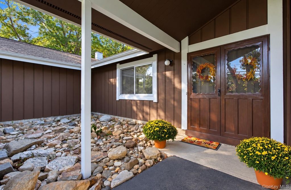 1012 Old Medford Avenue, Farmingville, NY 11738 — photo 4