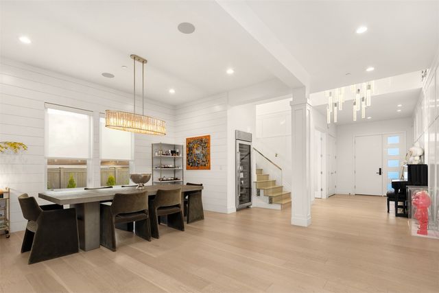 9215 NE 32nd Street, Clyde Hill, WA 98004