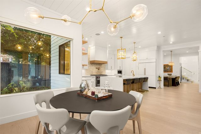 9215 NE 32nd Street, Clyde Hill, WA 98004