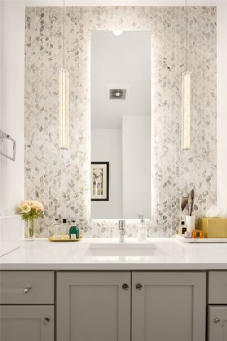 9215 NE 32nd Street, Clyde Hill, WA 98004