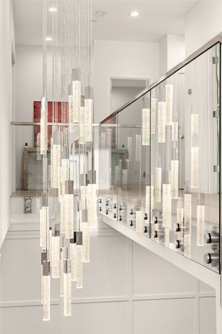 9215 NE 32nd Street, Clyde Hill, WA 98004