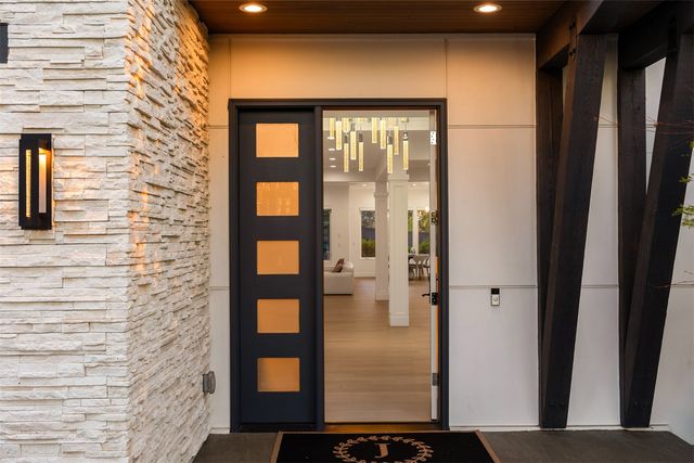 9215 NE 32nd Street, Clyde Hill, WA 98004