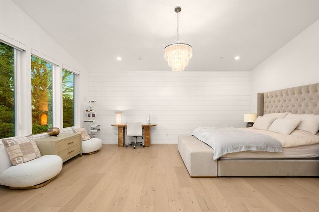 9215 NE 32nd Street, Clyde Hill, WA 98004