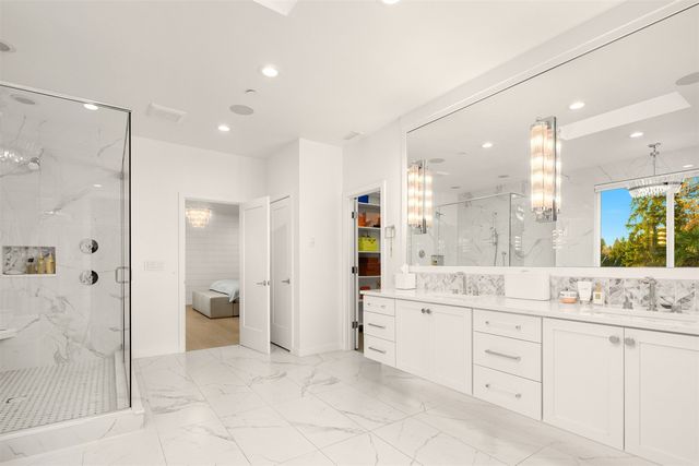 9215 NE 32nd Street, Clyde Hill, WA 98004