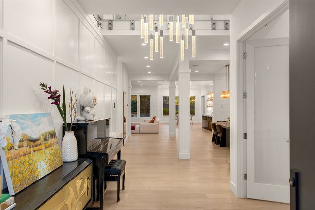 9215 NE 32nd Street, Clyde Hill, WA 98004