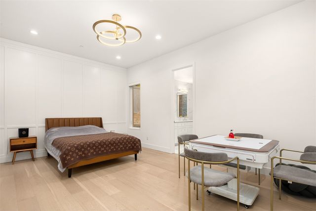 9215 NE 32nd Street, Clyde Hill, WA 98004