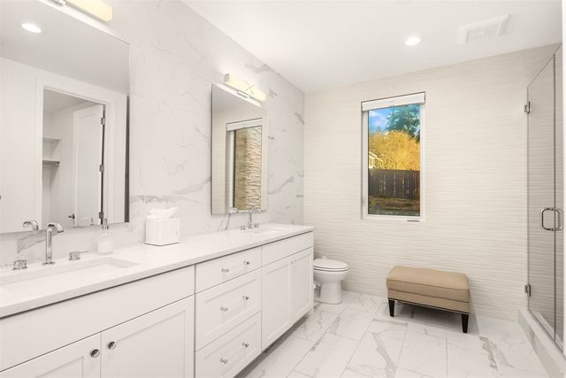 9215 NE 32nd Street, Clyde Hill, WA 98004