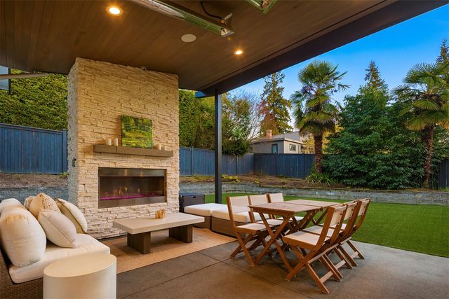 9215 NE 32nd Street, Clyde Hill, WA 98004