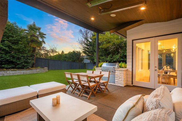 9215 NE 32nd Street, Clyde Hill, WA 98004