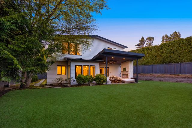 9215 NE 32nd Street, Clyde Hill, WA 98004