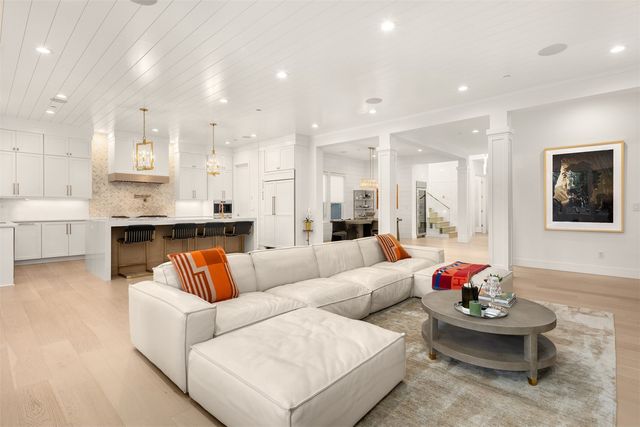 9215 NE 32nd Street, Clyde Hill, WA 98004