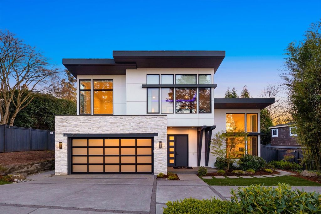 9215 NE 32nd Street, Clyde Hill, WA 98004