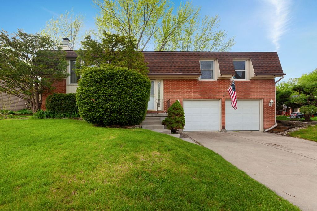 3990 Hudson Drive, Hoffman Estates, IL 60192