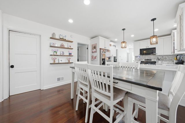 3432 Highland Avenue, Berwyn, IL 60402
