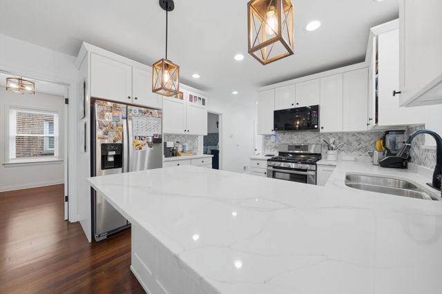 3432 Highland Avenue, Berwyn, IL 60402