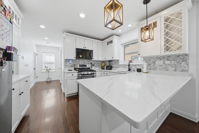 3432 Highland Avenue, Berwyn, IL 60402