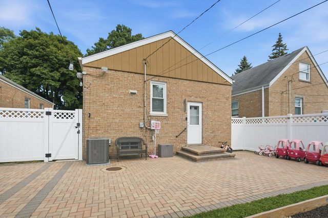 3432 Highland Avenue, Berwyn, IL 60402