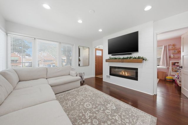3432 Highland Avenue, Berwyn, IL 60402