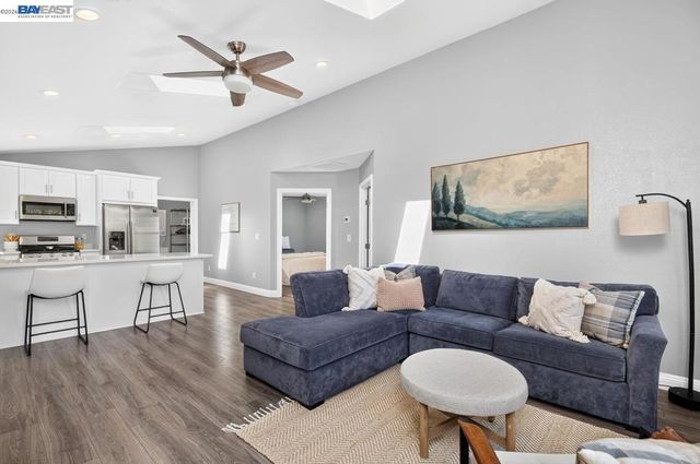 495 Adams Way, Pleasanton, CA 94566
