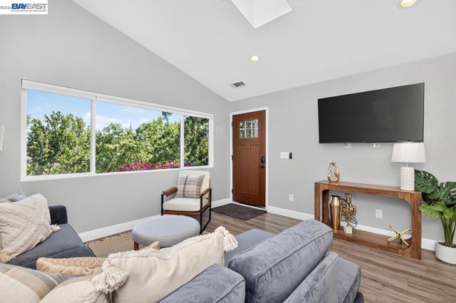 495 Adams Way, Pleasanton, CA 94566