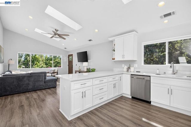 495 Adams Way, Pleasanton, CA 94566