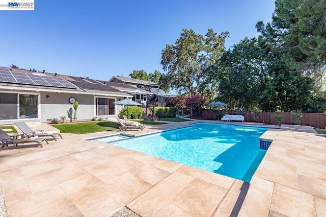 495 Adams Way, Pleasanton, CA 94566