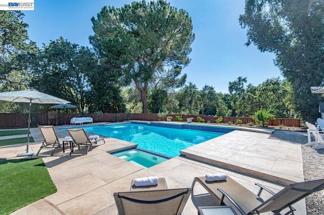 495 Adams Way, Pleasanton, CA 94566