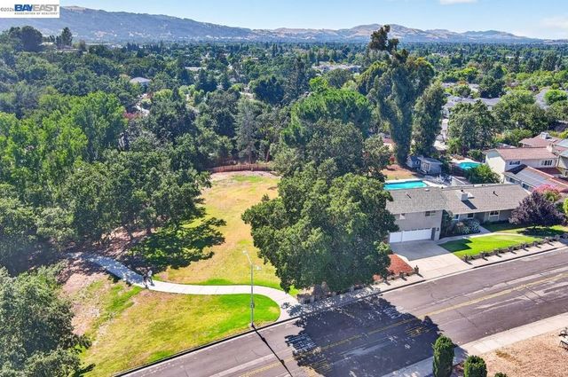 495 Adams Way, Pleasanton, CA 94566