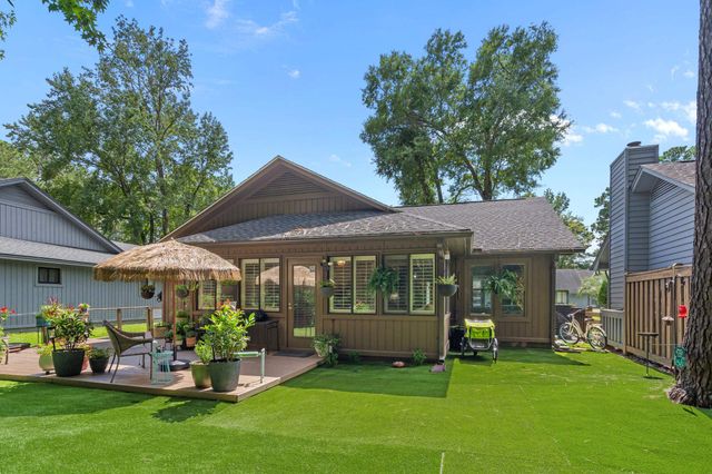 105 Hickory Dr., Conway, SC 29526