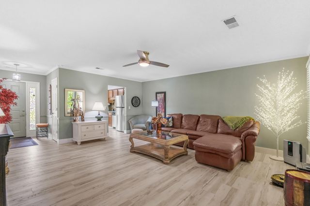 105 Hickory Dr., Conway, SC 29526