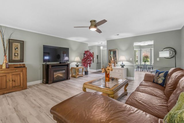 105 Hickory Dr., Conway, SC 29526