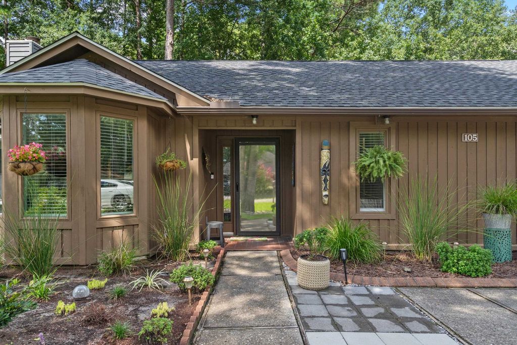 105 Hickory Dr., Conway, SC 29526