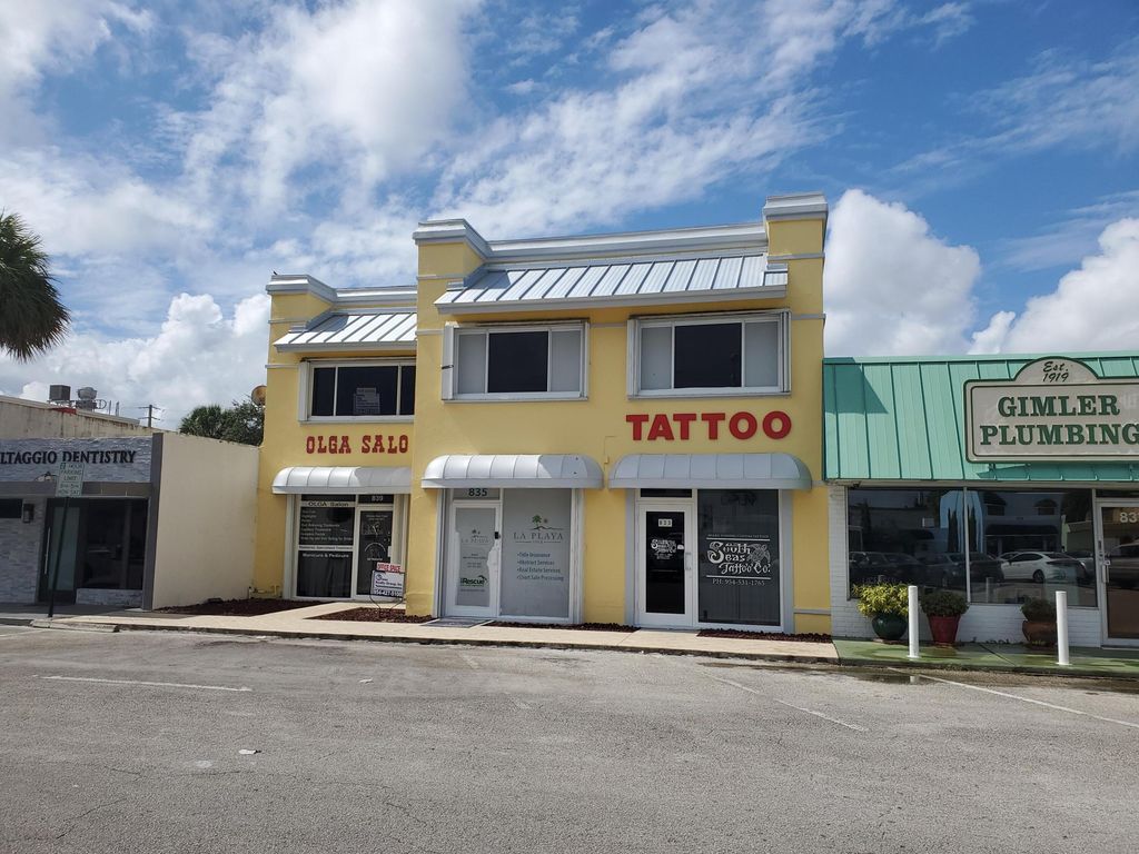 Image 1 of property listing at 837 SE 8th Avenue SE 201, Deerfield Beach, FL 33441