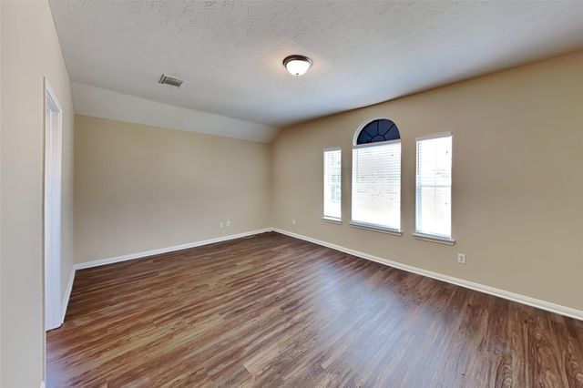 5122 Chase Park Gate Street, Bacliff, TX 77518